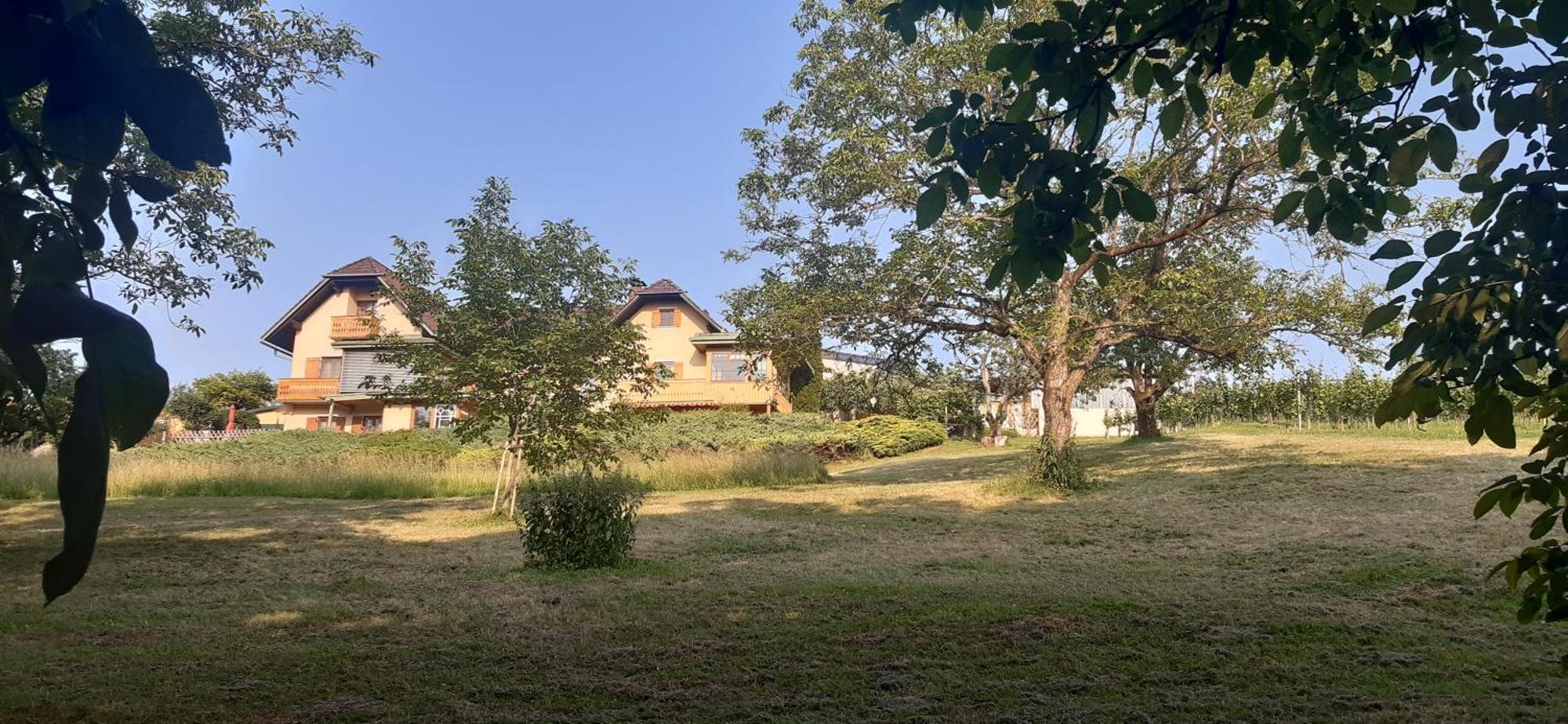 Ferienwohnungen Soravia Gamlitz Exterior foto